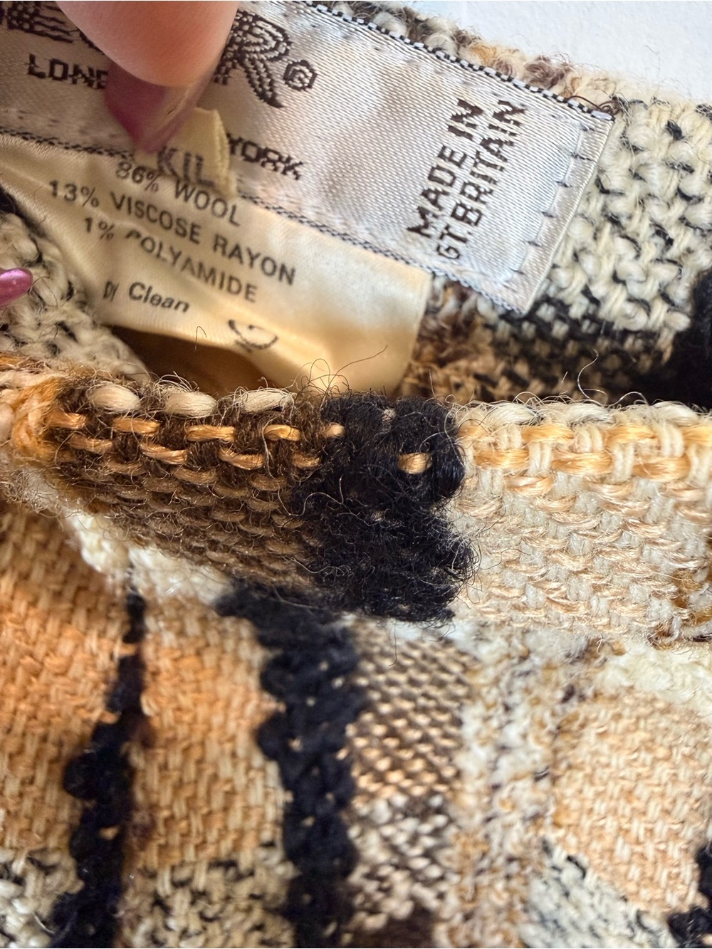 Vintage 80s Jaeger Plaid Pleated Wool Skirt in Beige and Black - Picture 6 of 6